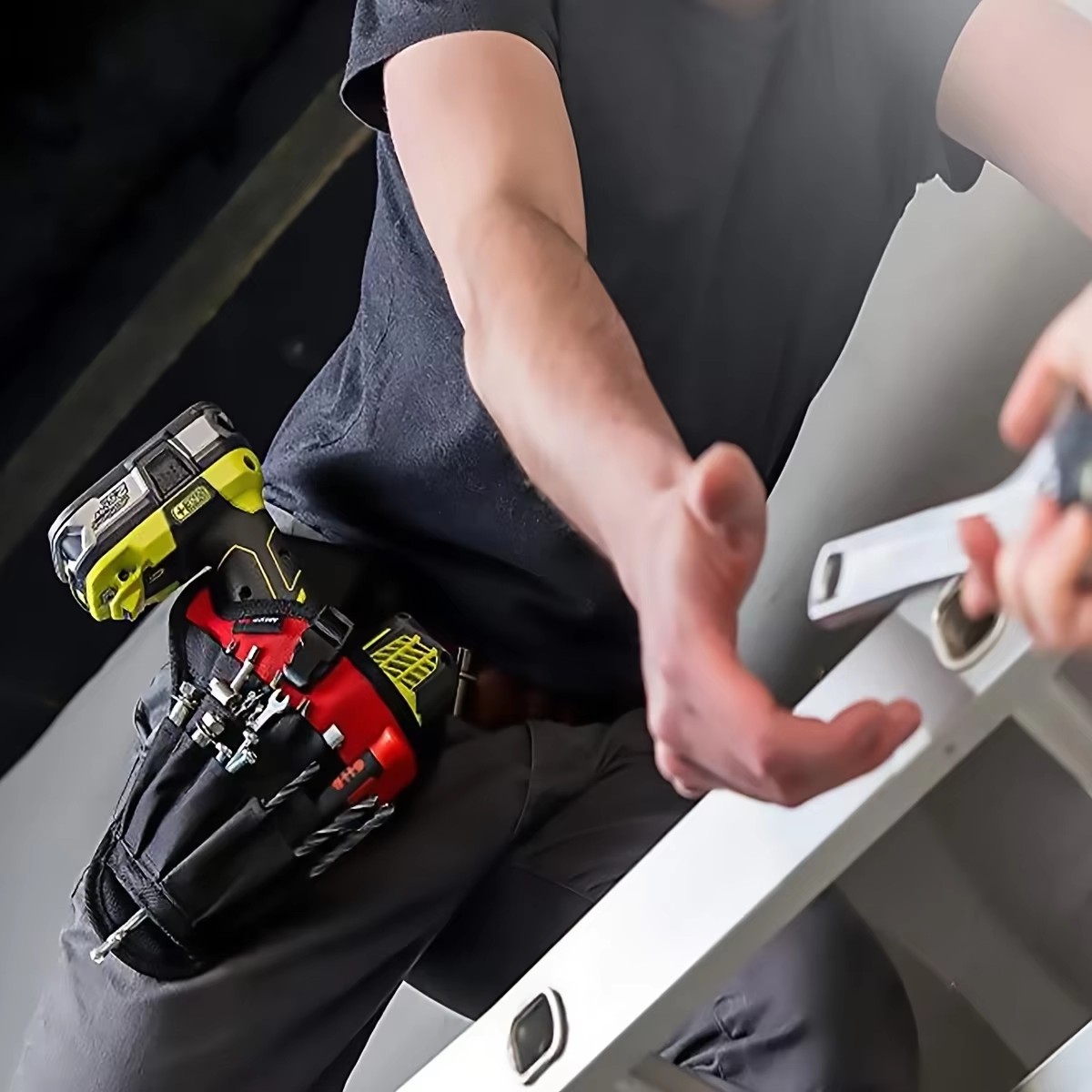 حقيبة خصر لأدوات إصلاح المحركا - مراجعة Bag Power Tools وسعره